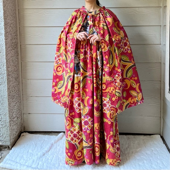Vintage Fabric | Handmade Cloak Cape Poncho 10095 - Picture 1 of 15